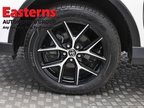 Used 2018 Toyota RAV4 SE AWD/4WD image 33
