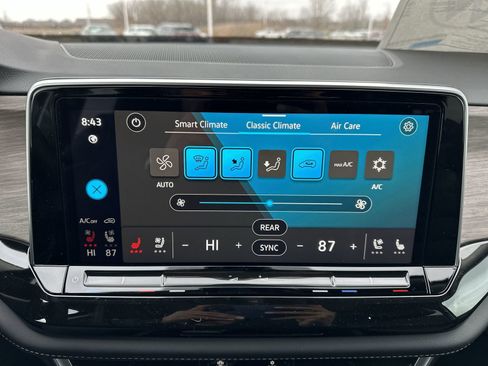 Used 2025 Volkswagen Atlas SEL image 22