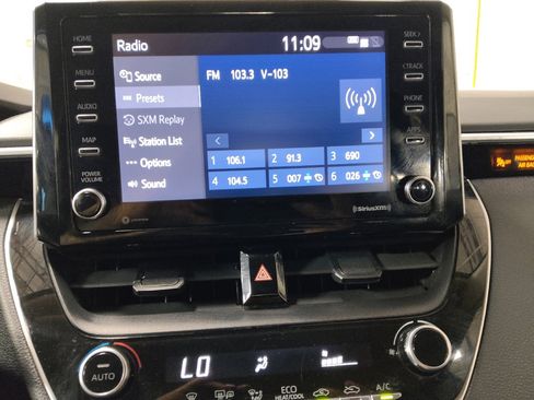 Used 2021 Toyota Corolla LE FWD image 25
