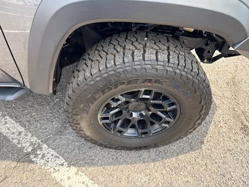 Used 2022 Toyota Tacoma TRD Off-Road AWD/4WD image 37