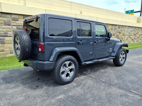 Used 2017 Jeep Wrangler Unlimited Sahara w/ Connectivity Group AWD/4WD image 11