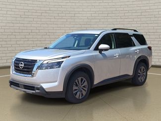 Used 2025 Nissan Pathfinder SV FWD video 1