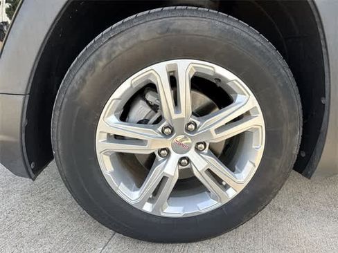 Used 2024 GMC Terrain SLE image 11