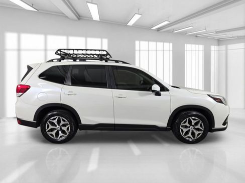 Certified 2022 Subaru Forester Premium image 9
