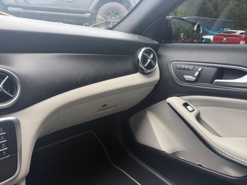 Used 2019 Mercedes-Benz GLA 250 image 24