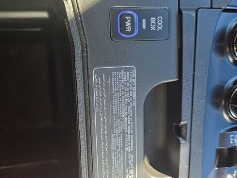 Used 2020 Lexus LX 570 4WD w/ 3rd Row & Luxury Pkg image 40