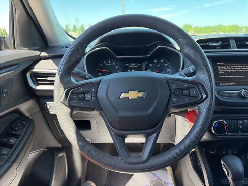 Used 2021 Chevrolet TrailBlazer LS w/ LPO, Blackout Package FWD image 16