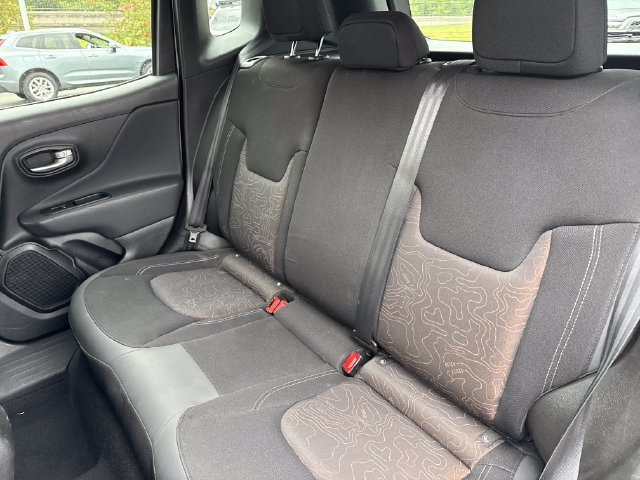 Used 2023 Jeep Renegade Latitude AWD/4WD image 19