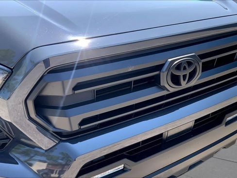 Used 2025 Toyota Tacoma SR5 AWD/4WD image 29