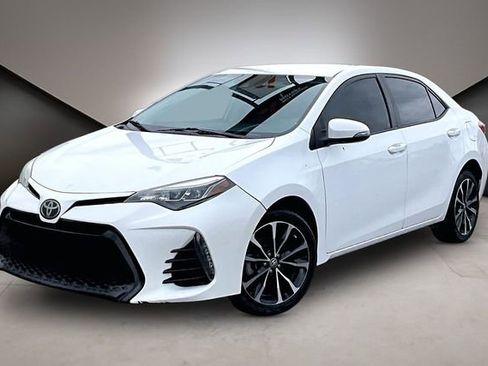 Used 2017 Toyota Corolla SE image 1