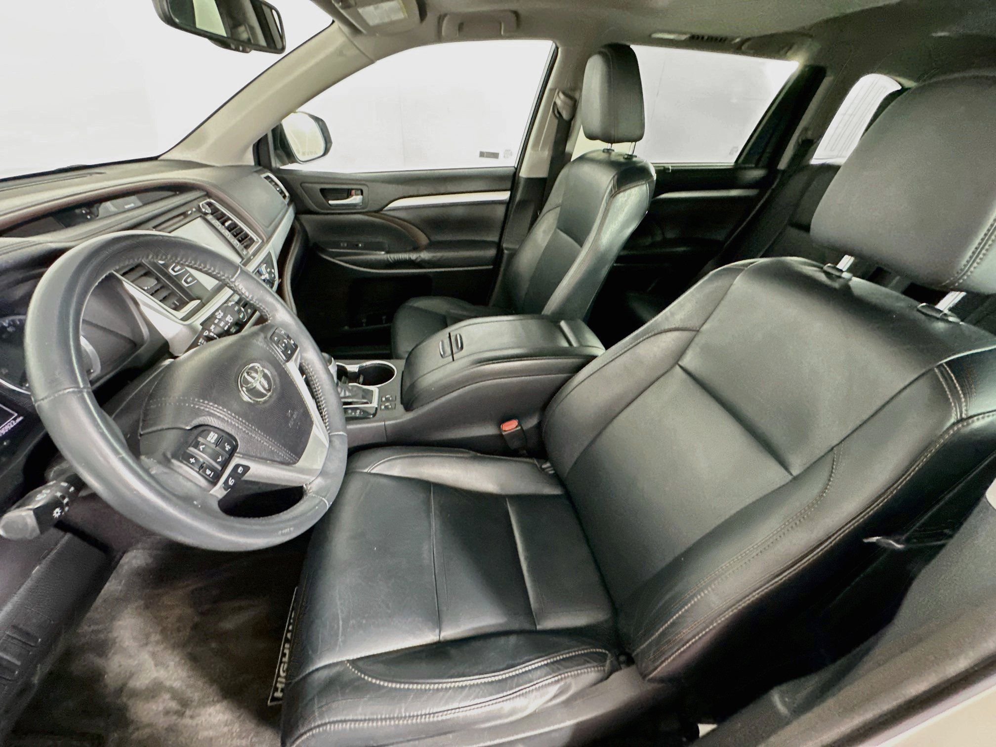 Used 2016 Toyota Highlander XLE AWD/4WD image 13
