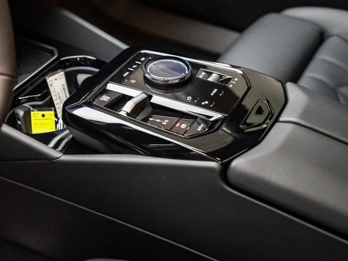 Used 2025 BMW 530i image 24