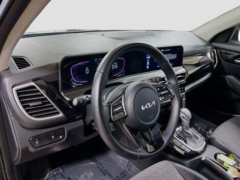 Certified 2025 Kia Seltos S image 9