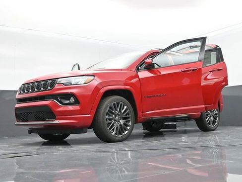 Used 2024 Jeep Compass Limited image 61