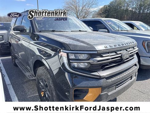 Used 2025 Ford Expedition Tremor image 1