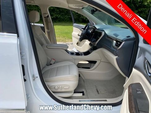 Used 2023 GMC Acadia Denali AWD/4WD image 18