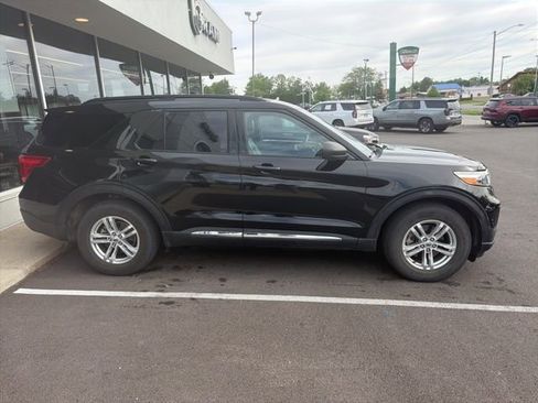 Used 2020 Ford Explorer XLT w/ Equipment Group 202A AWD/4WD image 3