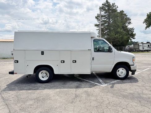 Used 2021 Ford E-350 and Econoline 350 Super Duty w/ Power Windows & Locks Group RWD image 4