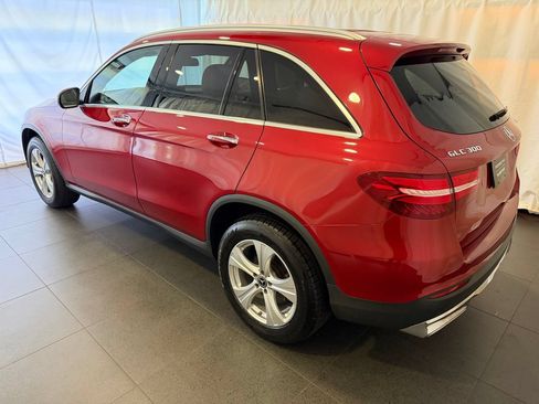 Used 2018 Mercedes-Benz GLC 300 4MATIC image 3