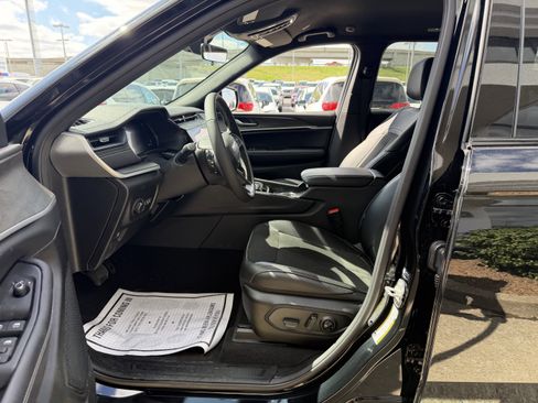 New 2026 Jeep Grand Cherokee Altitude image 33