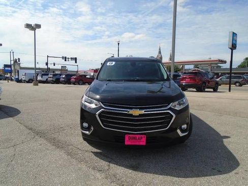 Used 2019 Chevrolet Traverse LT w/ LT Premium Package AWD/4WD image 2