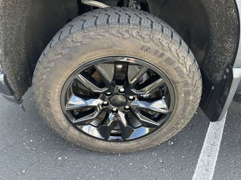 Used 2020 Chevrolet Silverado 1500 Custom w/ Custom Value Package AWD/4WD image 31