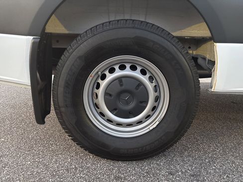 Used 2023 Mercedes-Benz Sprinter 144 Cargo image 12