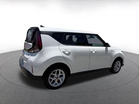 Used 2025 Kia Soul LX w/ LX Technology Package FWD image 14