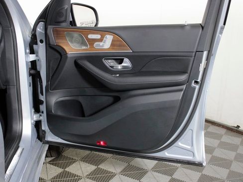 Used 2025 Mercedes-Benz GLS 450 GLS 450 image 32