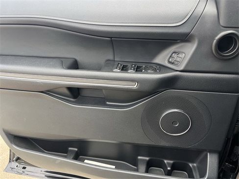 Used 2022 Ford Expedition XLT image 26