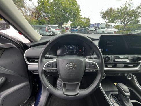 Used 2025 Toyota Grand Highlander FWD image 36
