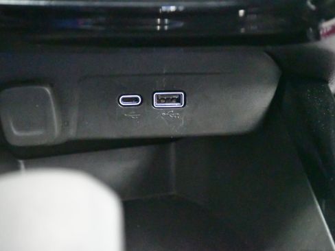 Used 2025 Chevrolet Trax LT w/ LT Convenience Package FWD image 27