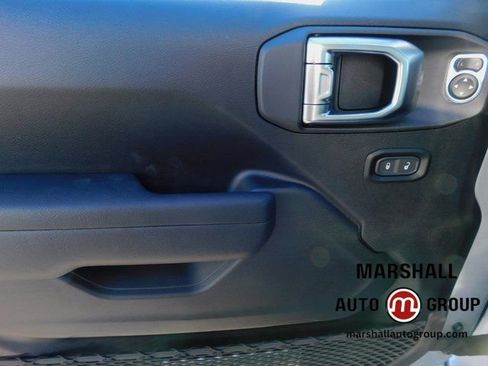 Used 2023 Jeep Gladiator Sport image 9