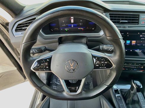 Used 2022 Volkswagen Tiguan SE R-Line FWD image 39