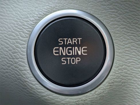 Used 2021 Volvo XC40 T5 Momentum w/ Protection Package Premier image 31