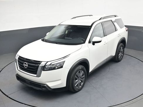 Used 2025 Nissan Pathfinder SV AWD/4WD image 38