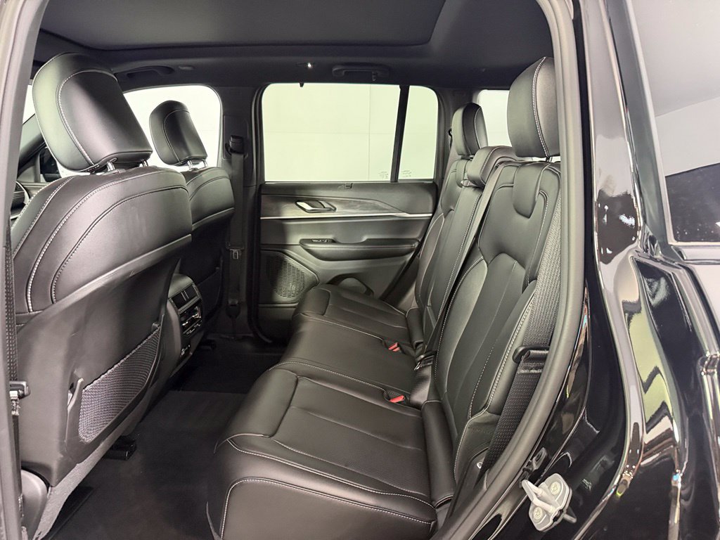 Certified 2025 Jeep Grand Cherokee Limited w/ Luxury Tech Group II RWD image 15