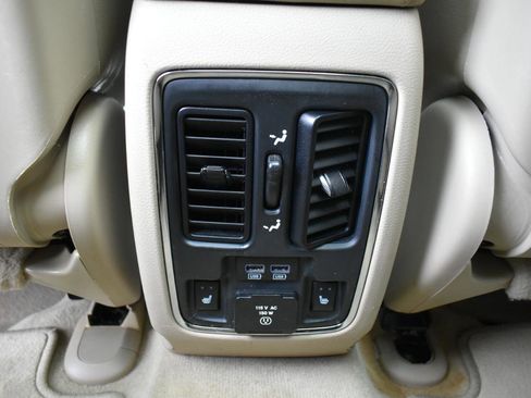 Used 2014 Jeep Grand Cherokee Overland w/ Advanced Technology Group image 40