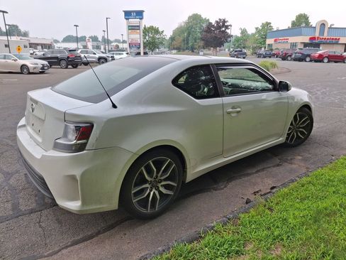 Used 2015 Scion tC FWD image 4