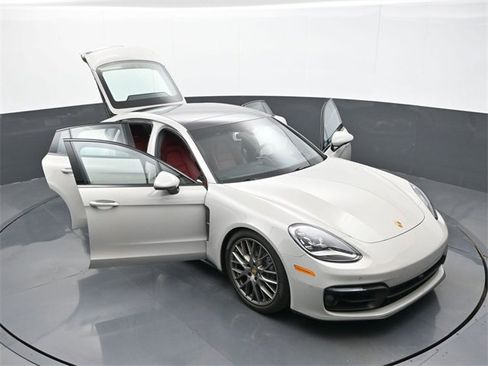 Used 2023 Porsche Panamera 4 Platinum Edition image 33