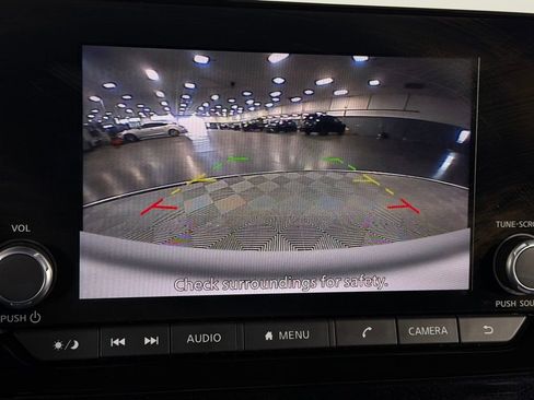 Used 2024 Nissan Pathfinder SV image 16