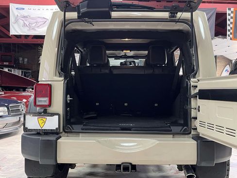 Used 2018 Jeep Wrangler Unlimited Sahara w/ Mopar Chrome Edition Group AWD/4WD image 25