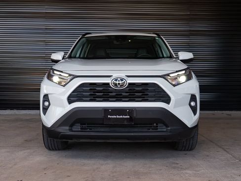 Used 2022 Toyota RAV4 XLE Premium FWD image 10