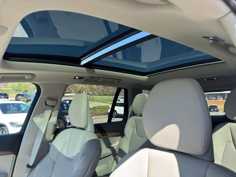 Used 2022 Volvo XC90 T5 Momentum w/ Advanced Package image 12