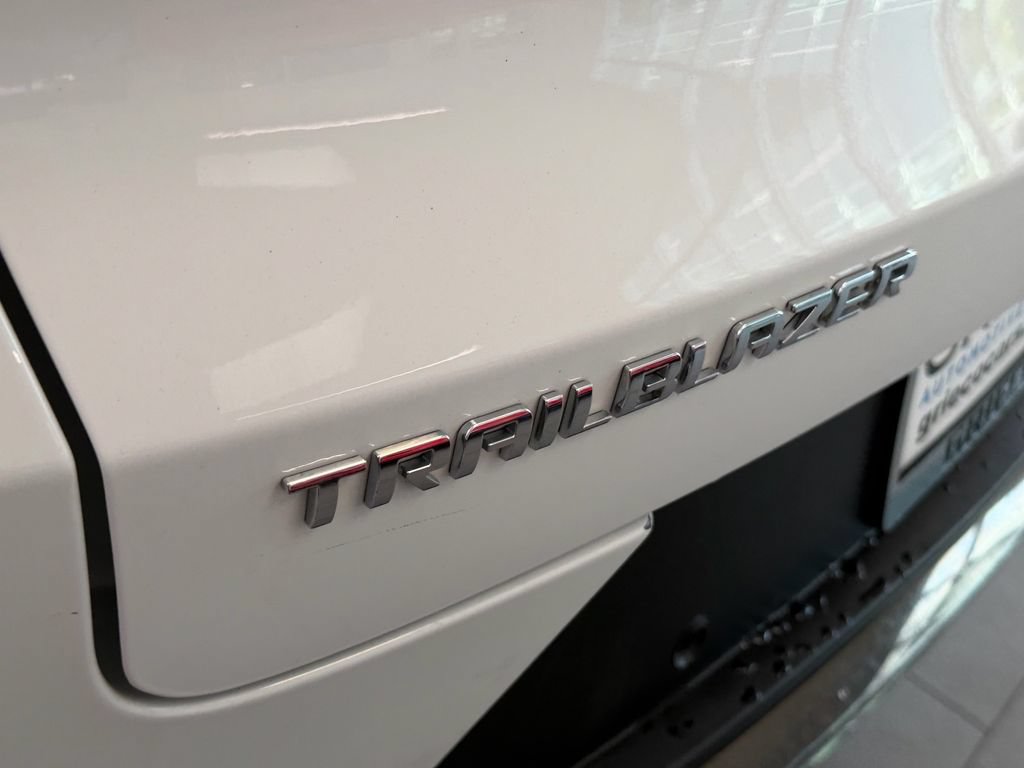 Used 2021 Chevrolet TrailBlazer ACTIV w/ Sun and Liftgate Package FWD image 11