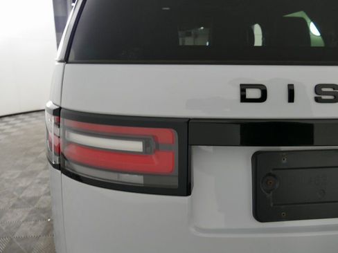 Used 2019 Land Rover Discovery HSE image 32