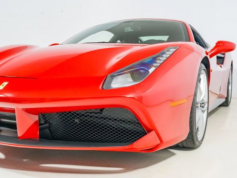 Used 2018 Ferrari 488 GTB RWD image 36