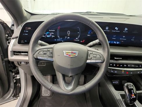 Used 2024 Cadillac XT4 Premium Luxury image 13