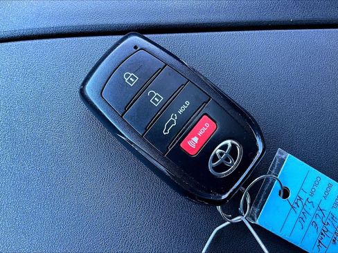 Certified 2024 Toyota Highlander XLE image 14