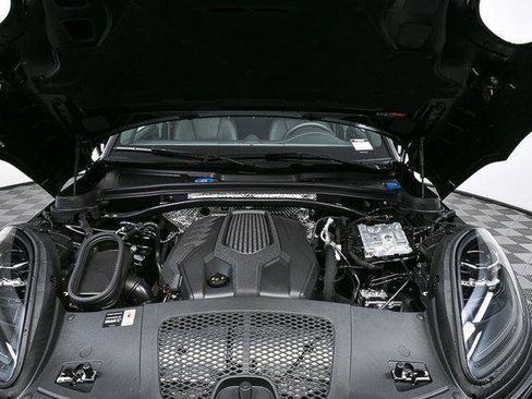 Certified 2026 Porsche Macan Turbo AWD/4WD image 32